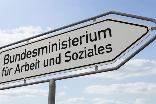Foto: Verkehrszeichen mit der Aufschrift Bundesministerium für Arbeit und Soziales